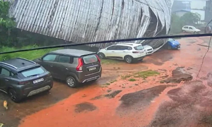 Kerala-Kannur-School-Roof-Collapse-Car-Damaged-750x450